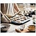 Teglia Per Dodici Muffin Nest Bake Antiaderente Con Manici Ergonomici Rivestimento Resistente Facile Da Pulire E Impilabile - Foto miniatura 4