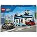 City 60497 Autolavaggio Drive-In Giocattolo con 2 Modellini di Auto, Funzione di Lavaggio e 4 Minifigure, Regalo da 6+ - Foto miniatura 1