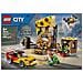 City 60496 Centro di Consegna Pizze con Veicoli, con Macchina Giocattolo, Scooter, Drone e Cabinato Arcade, Regalo da 6+ - Foto miniatura 10