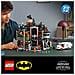 DC Batman 76300 Arkham Asylum, Costruzione per Adulti da Esposizione con 16 Minifigure, Regalo da Collezione per i Fan - Foto miniatura 20