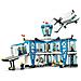 City 60502 Aeroporto con Aereo Giocattolo, Modello con Terminal, Aeroplano, 9 Minifigure e Accessori, Regalo Bambini 8+ - Foto miniatura 12