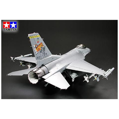 Lockheed Martin F-16CJ (Block 50) Fighting Falcon 1:32 - Foto 1