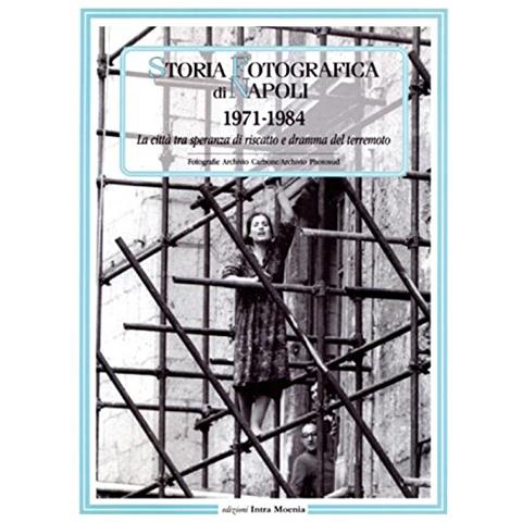 A. Wanderlingh - Storia fotografica di Napoli (1971-1984). La città tra speranza di riscatto e dramma del terremoto. Ediz. illustrata - Foto 1