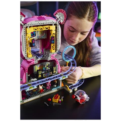Fortnite 77082 Tana Strana, Giocattolo con Modello di Parco Giochi e 6 Minifigure, Regalo per Gamer Bambini da 12 Anni - Foto 2