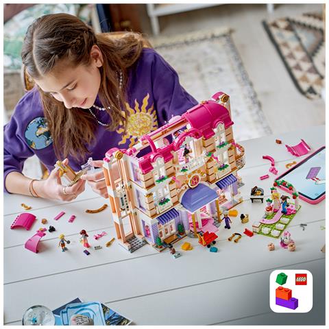 Friends 42704 Grand Hotel di Heartlake City, Giocattolo con 6 Mini Bamboline, 2 Animali e Accessori, Regalo Bambine 9+ - Foto 2