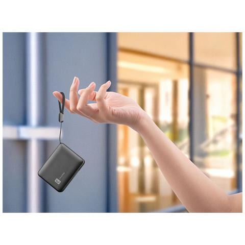 Power Bank 10.000 Power bank da 10.000 mAh dal design ultra-compatto, dotato di display LCD per il controllo immediato della carica e di Power Delivery 20W per una ricarica rapida ed efficiente. Laccio incluso per la massima praticità in movimento. - Foto 2