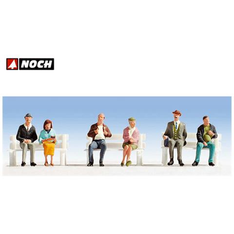 Viaggiatori seduti (senza panchine) 6 personaggi N - Foto 1