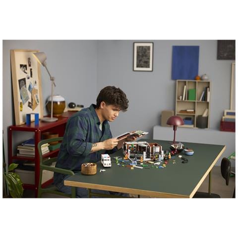 DC Batman 76300 Arkham Asylum, Costruzione per Adulti da Esposizione con 16 Minifigure, Regalo da Collezione per i Fan - Foto 38
