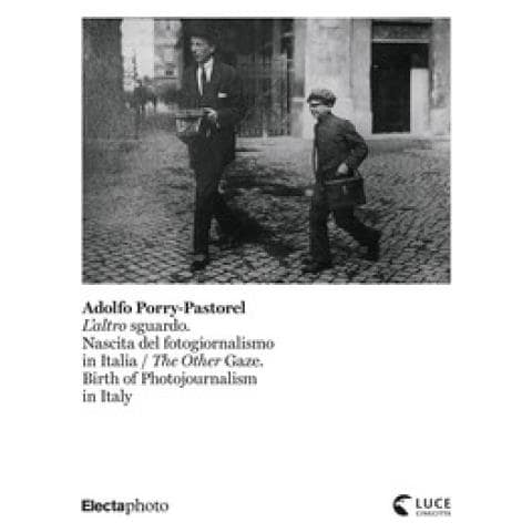 Enrico Menduni - Adolfo Porry-Pastorel. L'altro sguardo. Nascita del fotogiornalismo in Italia-The Other Gaze. Birth of photojournalism in Italy. Catalogo della mostra (Roma, 1 luglio-24 ottobre 2021). Ediz. illustrata - Foto 1