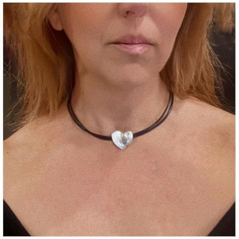 Collana A Forma Di Cuore In Pelle Nera. Placcata Argento. - Foto 3
