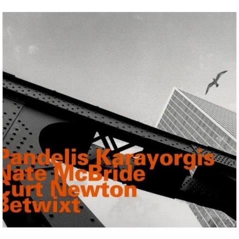 Karayorgis - Mcbride - Newton - Betwixt - Foto 1