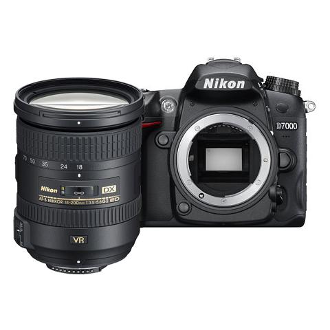NIKON - D7000 Kit 18-200 VR + SD 4 GB Risoluzione 16 Mpx Sensore