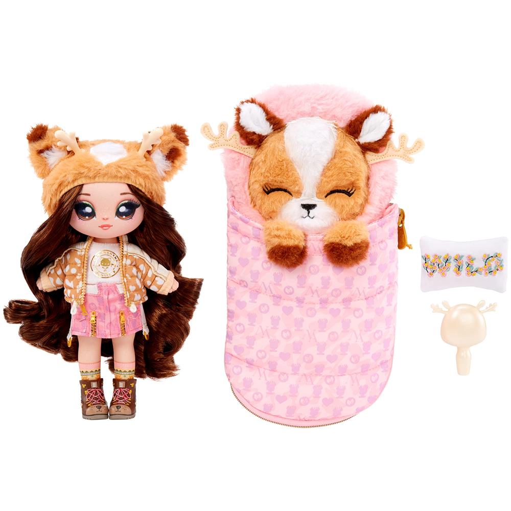 Na Na Na Bambola Da Campeggio A Sorpresa Myra Woods - Bambola Alla Moda Anni '75 Ispirata Ai Cervi Con Capelli Castani E Sacco A Pelo In Peluche Di Cervo, Regalo 2 In 1, Giocattolo Per Bambini Dai 5 6 7 8+ Anni - Foto 1