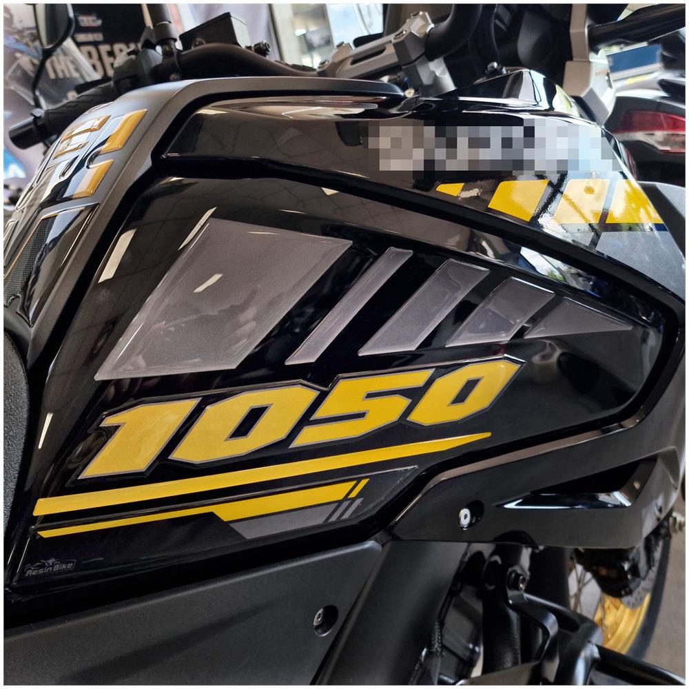 Adesivi 3d Protezioni Laterali Compatibili Con V-strom 1050 Xt 2022 Oro - Foto 1