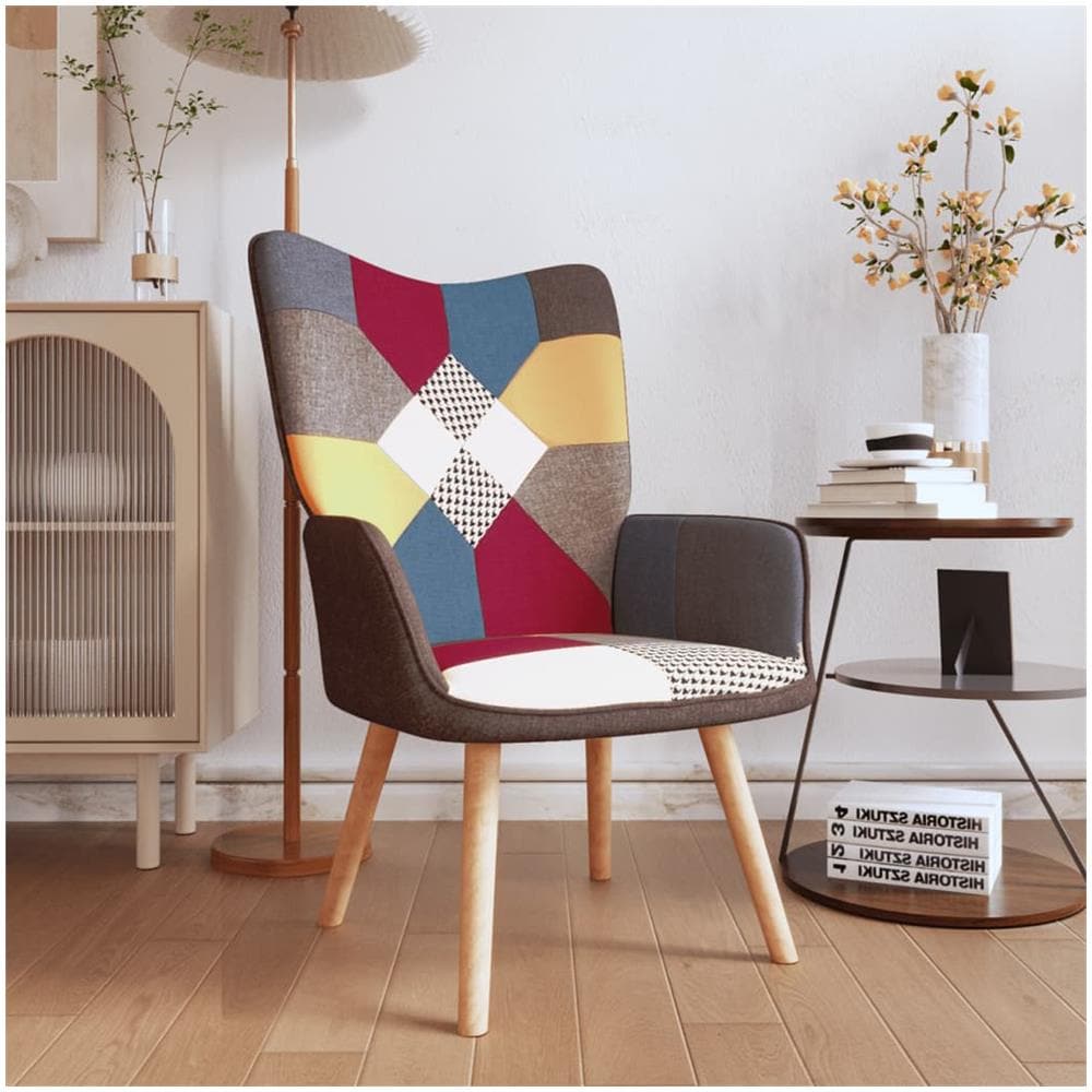Poltrona HAVANA in tessuto multicolore patchwork e gambe in legno, con