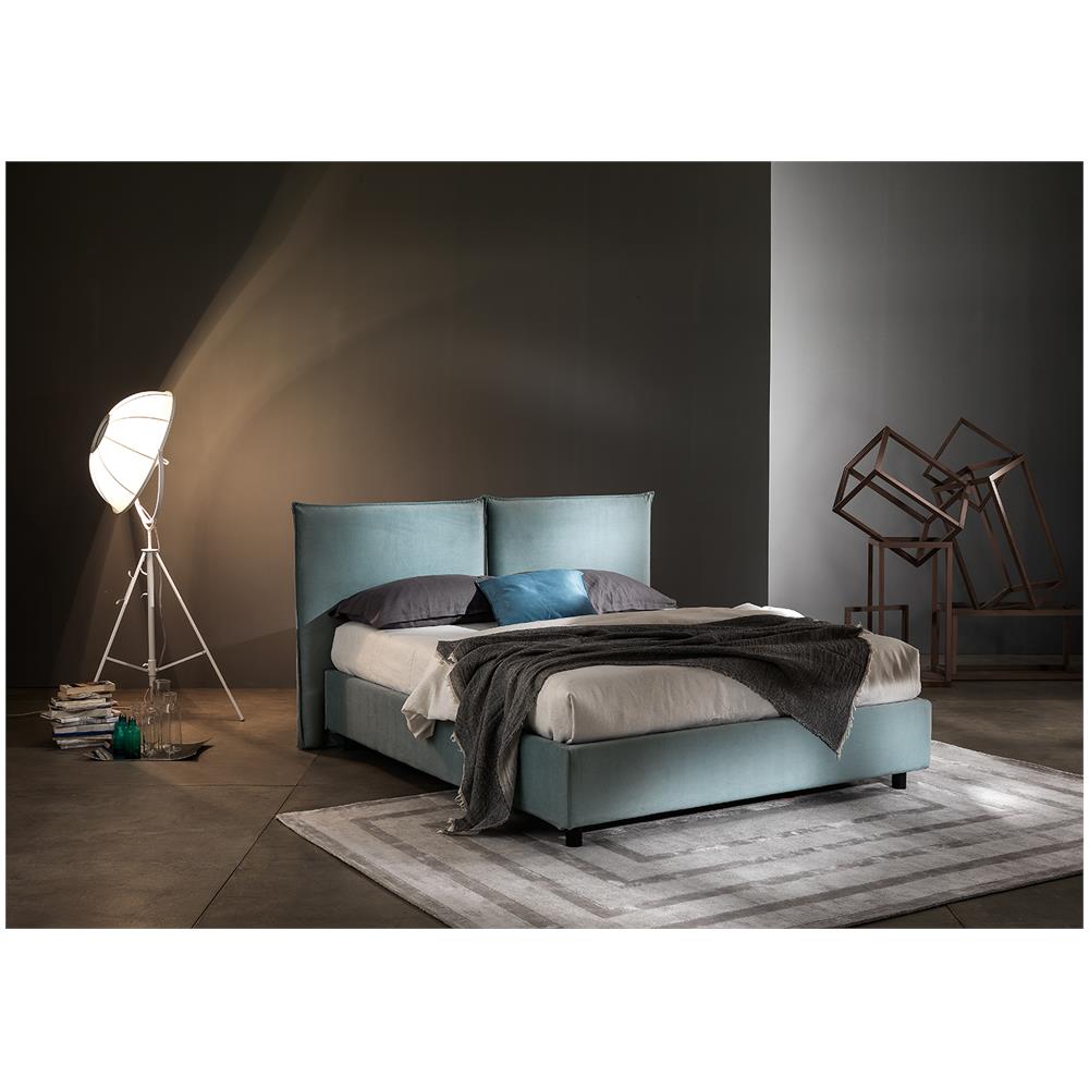 Letto Matrimoniale, Modello Belfast Caratterizzato Da Due Cuscinoni Elementi Decorativi, Rete 180x190 Cm Con Doghe In Legno, Box Contanitore, Tessuto Giroletto Sfoderabile, Made In Italy - Foto 7