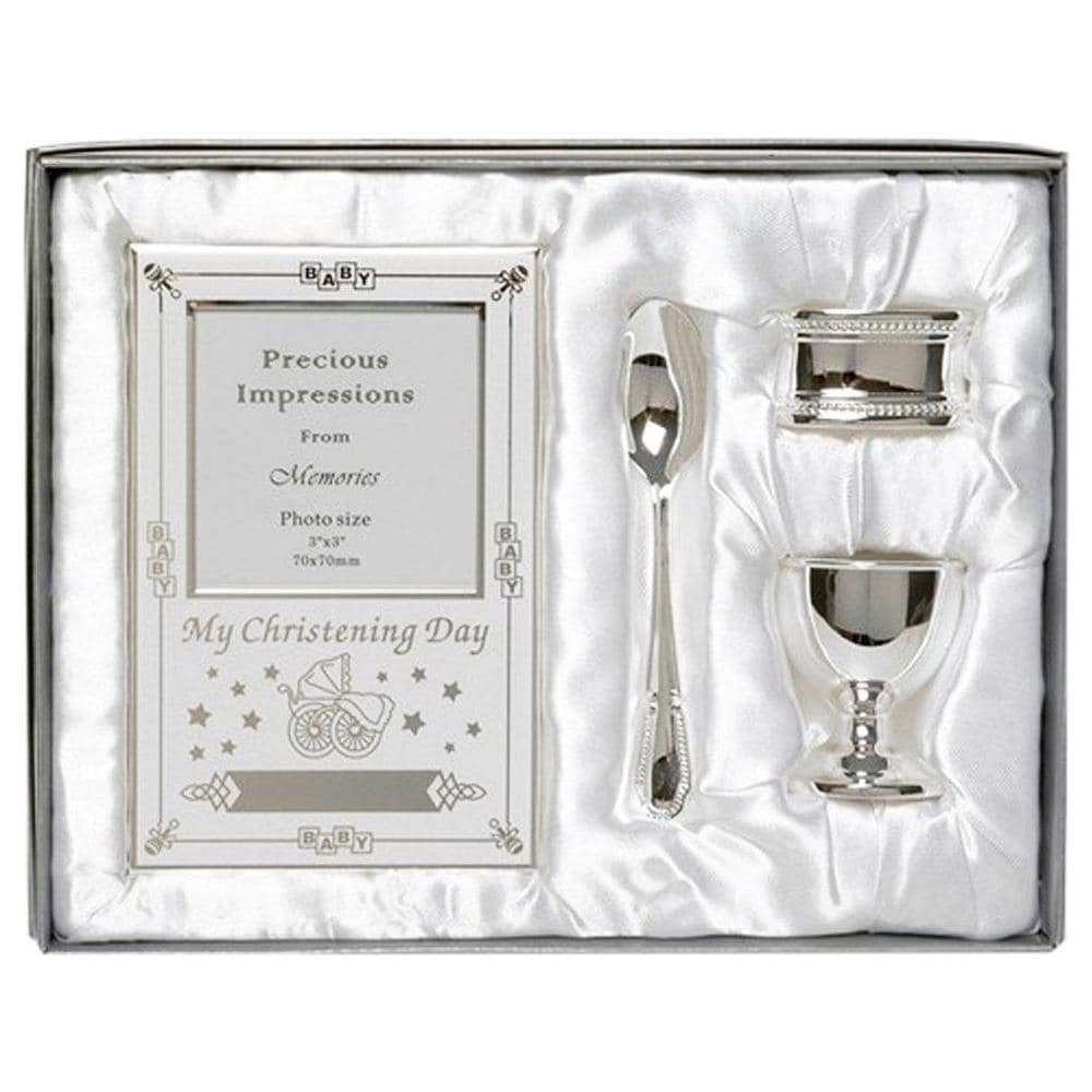 Bella Boxed Argento Placcato Battesimo Day Gift Set - 4 Pezzi Comprende Portauovo Spoon Bambino Photo Frame Tovagliolo Anello In Presentazione Confezione Regalo. - Foto 1