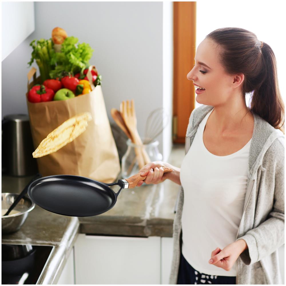 Padella per Crepes Black Line in Alluminio Fuso di Alta Qualità 28 cm | Antiaderente | Moderna Tecnologia di Cottura Effetto Pietra Calda | Adatte a Tutti i Piani di Cottura | Ideale anche per omelette, piadine, tortillas messicane, uova strapazzate - Foto 7