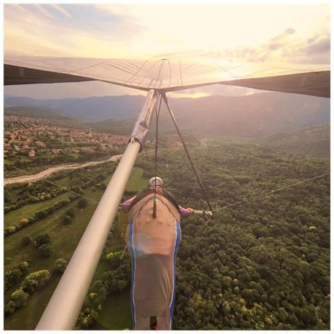 Image of Cofanetto Regalo - 1 Emozionante Volo In Deltaplano Nei Cieli Dell'umbria Per 1 Persona - Idee Regalo Originale