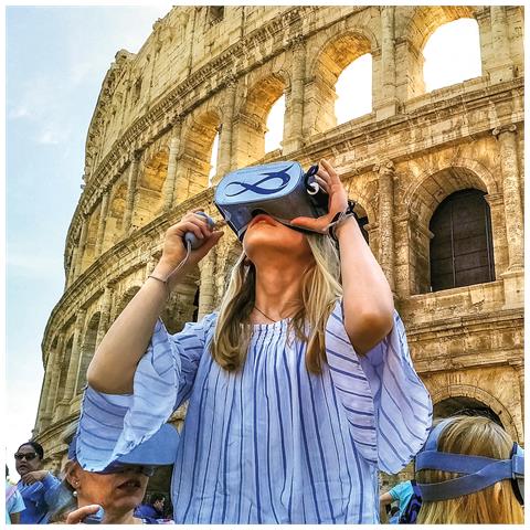 Immagine di  Cofanetto Regalo - Al Colosseo: Esperienza Storica Vr E Visita Guidata Salta-fila - Idee Regalo Originale