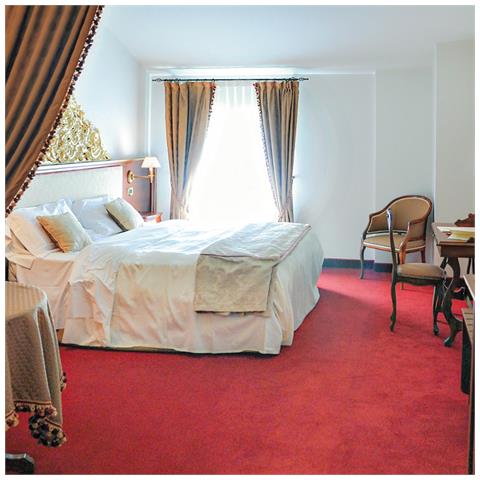 Image of Cofanetto Regalo Coppia - 2 Romantiche Notti In Junior Suite Con Prosecco Di Benvenuto Al 5* Hotel Villa Condulmer - Idee Regalo Originale