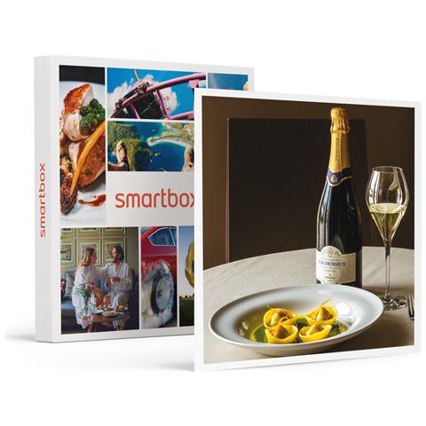 Image of Cofanetto Regalo Coppia - Tour Guidato Dei Vigneti In Un Autentico Wine Resort Di Trapani E Cena Per 2 - Idee Regalo Originale