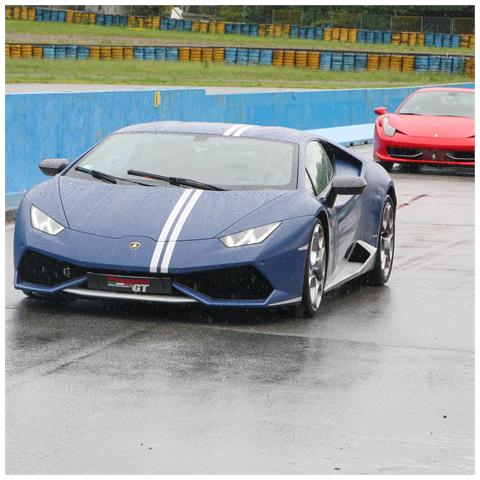 Immagine di  Cofanetto Regalo - Alla Guida Di 2 Supercar: 1 Giro Sul Circuito Varano De Melegari - Idee Regalo Originale