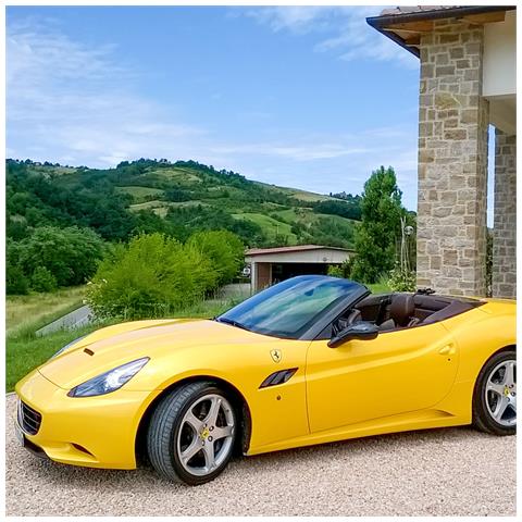 Image of Cofanetto Regalo - Emozioni A Maranello: Ferrari California Su Strada - Idee Regalo Originale