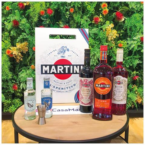 Immagine di  Cofanetto Per Uomo - Tutto Il Gusto Di Casa Martini A Domicilio: 1 Premium Package A Casa Tua - Idee Regalo Originale Per Lui