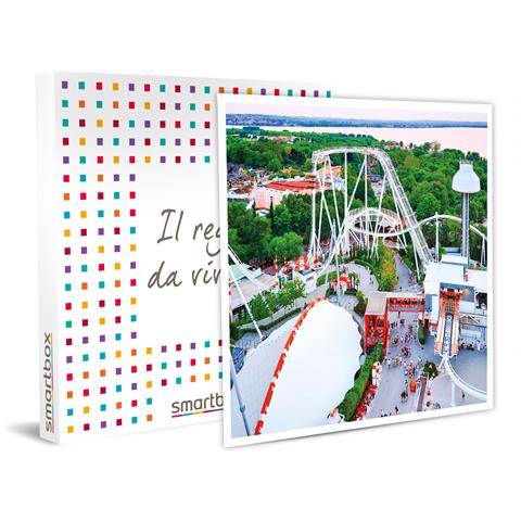 Image of Cofanetto Regalo Coppia - Divertimento E Magia A Gardaland Park: 1 Ingresso Giornaliero Per 2 Persone - Idee Regalo Originale