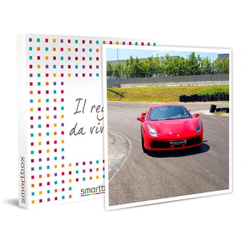 Image of Cofanetto Per Uomo - Giovani In Pista: 1 Giro Da Copilota In Ferrari 488 E Video - Idee Regalo Originale Per Lui